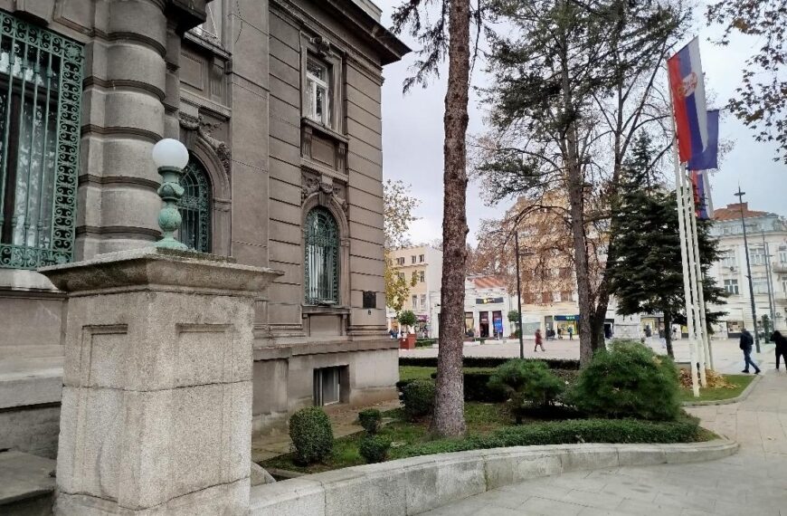 Породицe основаца у Нишу добијају по 20.000 динара пред почетак школске године