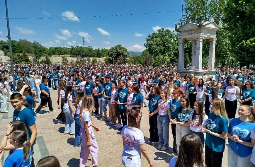 Најлепша разгледница Ниша – матуранти послали поруку љубави и заједништва