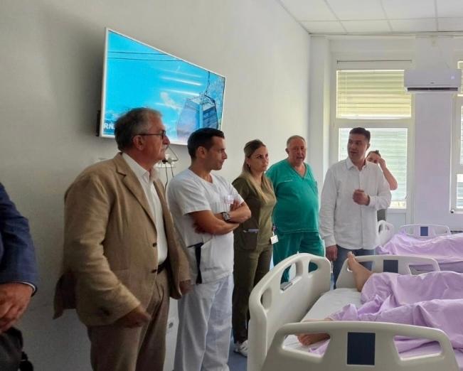 Градоначелник Ниша Драгослав Павловић обишао Нишлије повређене у тешкој саобраћајној несрећи у Црној Гори