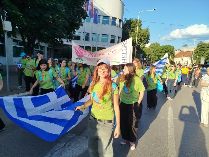 Распевана разгледница са улица Ниша – Почеле Хорске свечаности